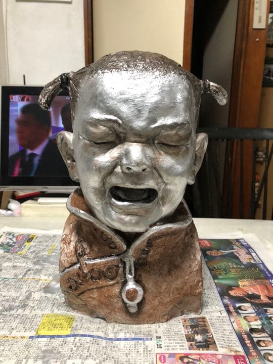 今村三郎作品 [泣く中国人の子供] 石膏彫刻 8万円。縦36横26幅20㎝