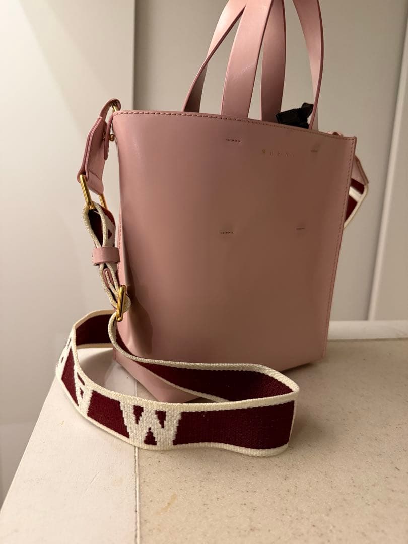 i*z様 MARNI ピンク ショルダーバッグ