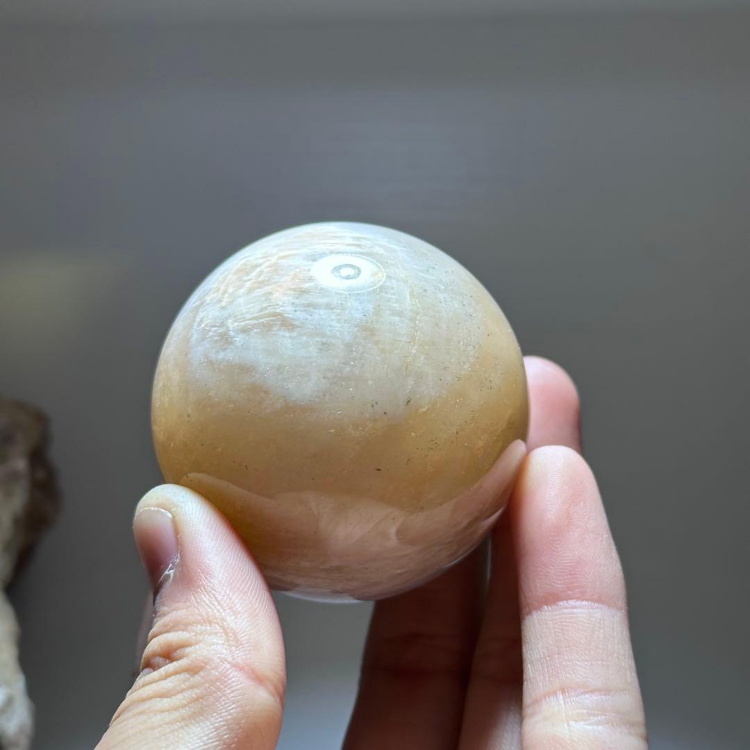 天然石ムーンストーンのでスフィア　丸玉　置物G.271