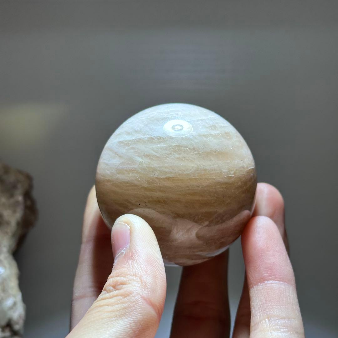 天然石ムーンストーンのでスフィア　丸玉　置物G.271
