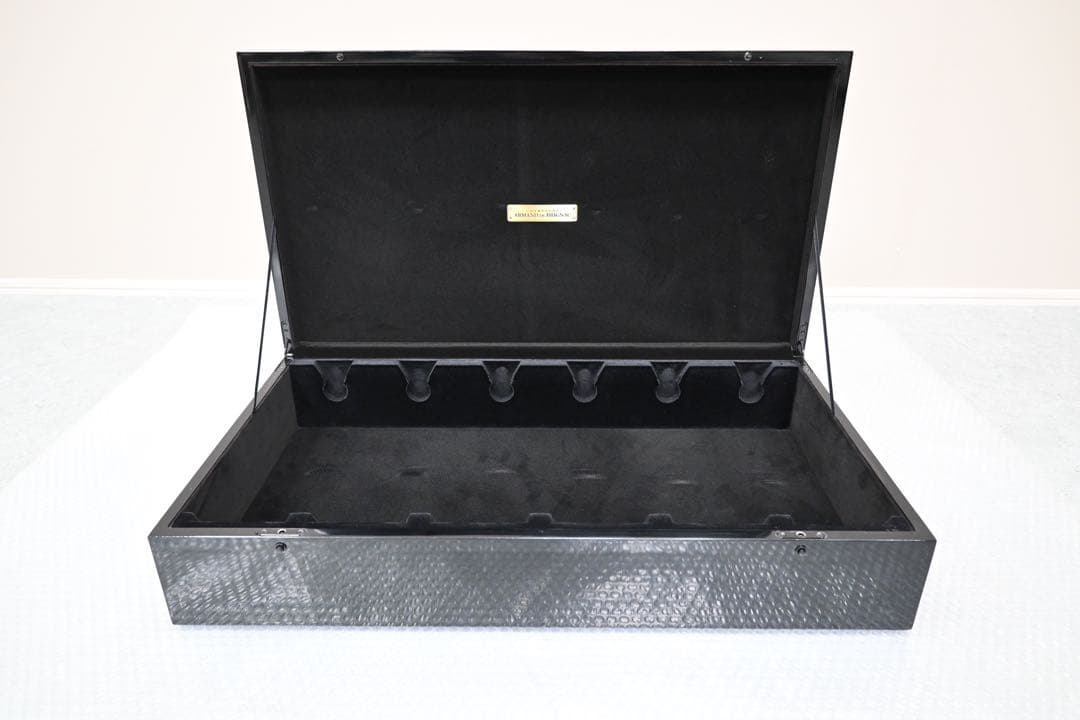 【極美品】 アルマンドアタッシュケース黒木製6本入り
