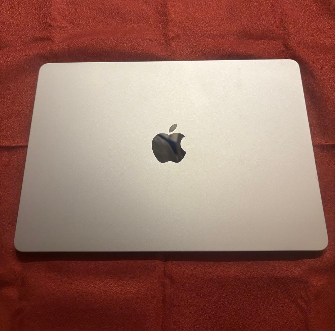 MacBook Air 13.6 MLY23J/A シルバー フィルム付　極美品