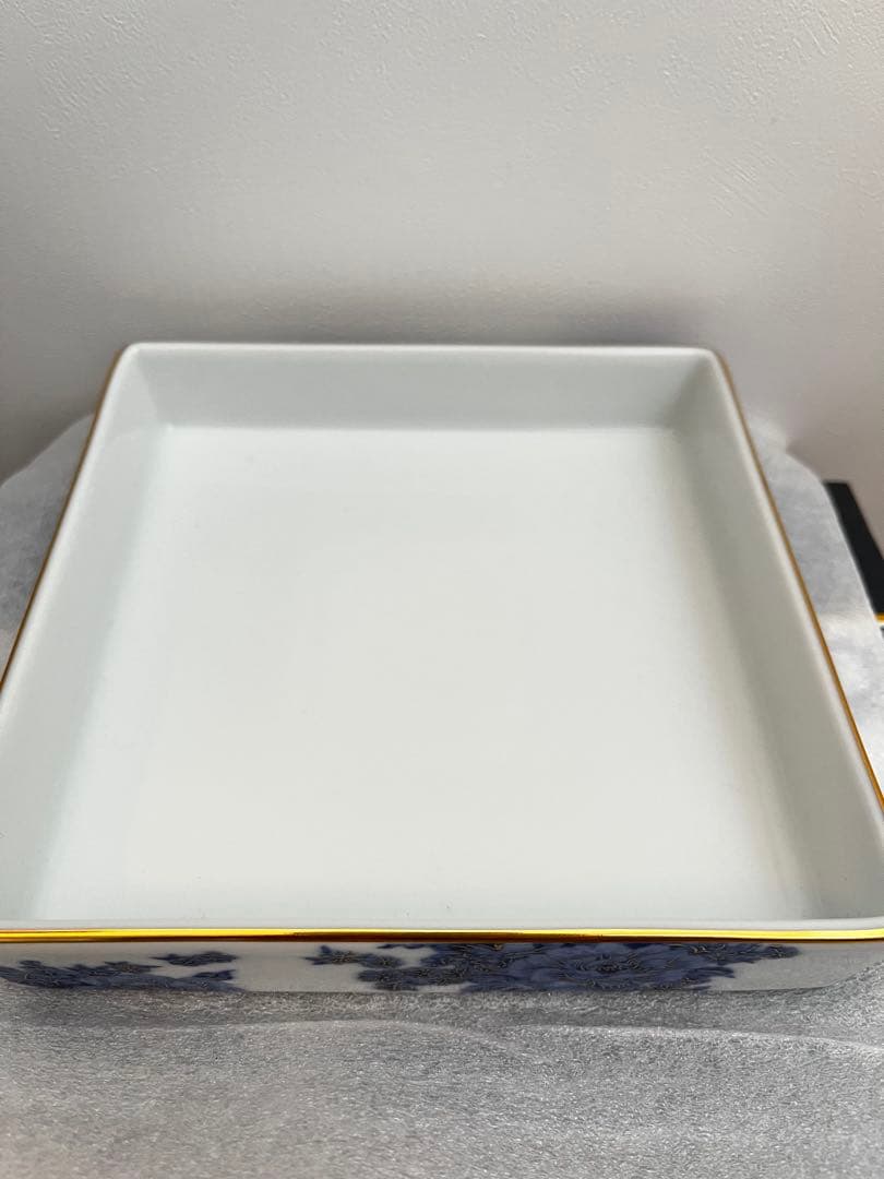 青い花柄の茶器