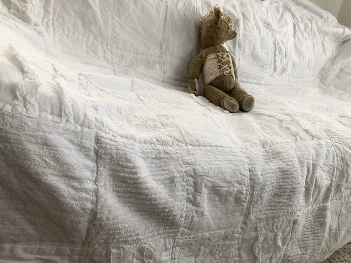 手縫いハンドワークキルトパッチワークマルチカバー　ホワイトコットン