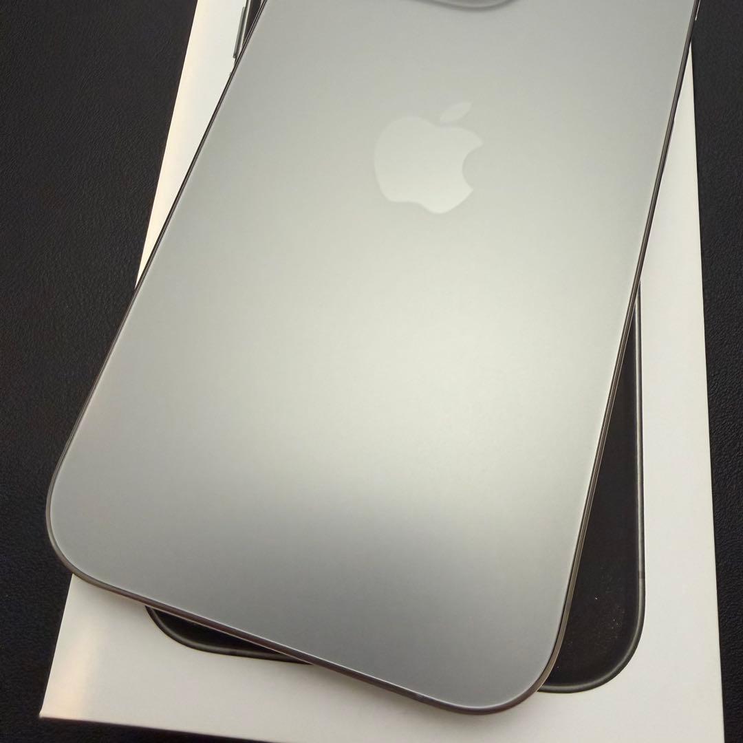 iPhone 15 Pro ナチュラルチタニウム 256 GB SIMフリー