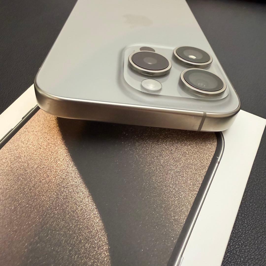 iPhone 15 Pro ナチュラルチタニウム 256 GB SIMフリー