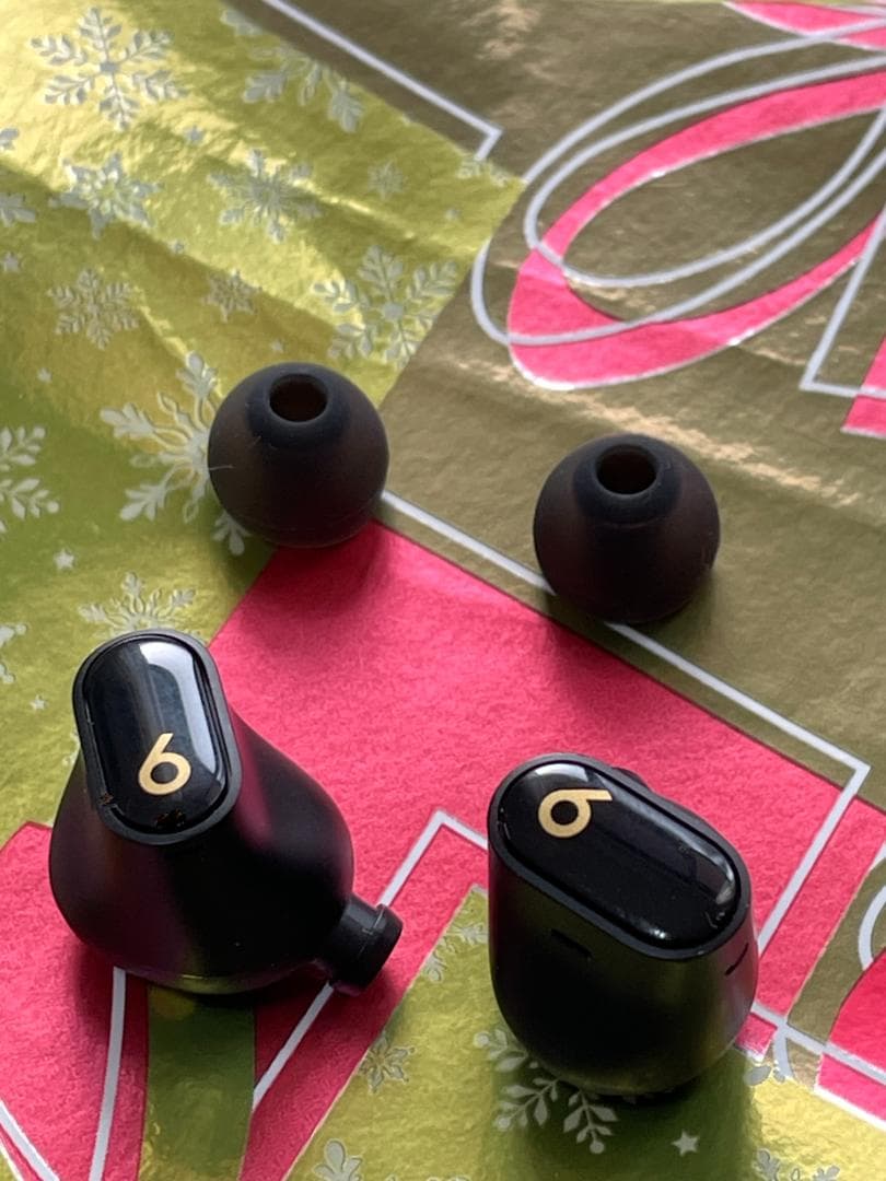 Beats Studio Buds＋黒 ・完動品・美品　オマケ→保護クリアケース