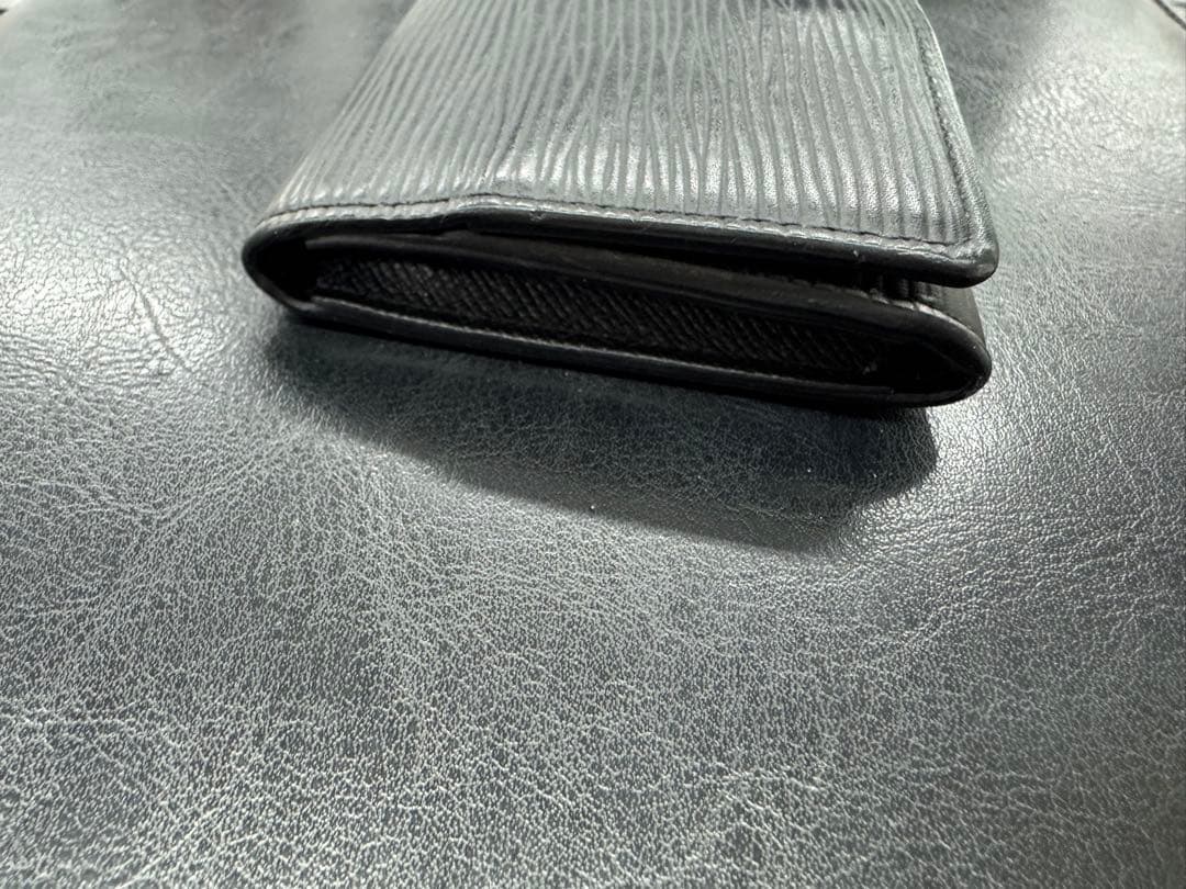 LOUIS VUITTON エピレザー名刺入れ