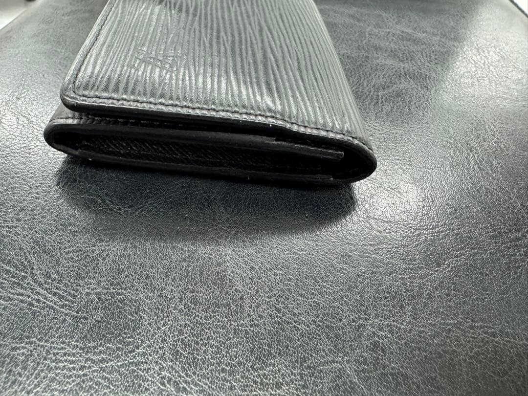 LOUIS VUITTON エピレザー名刺入れ