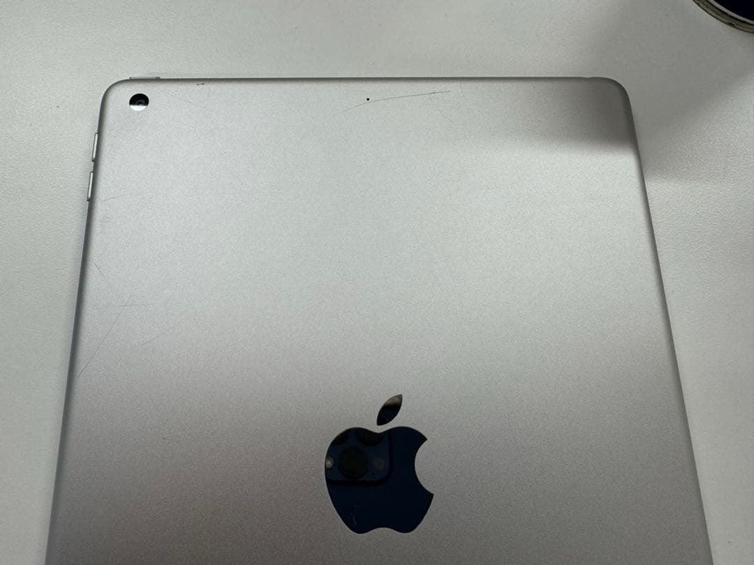 iPad第8世代 Wi-Fi 32GB シルバー ジャンク023