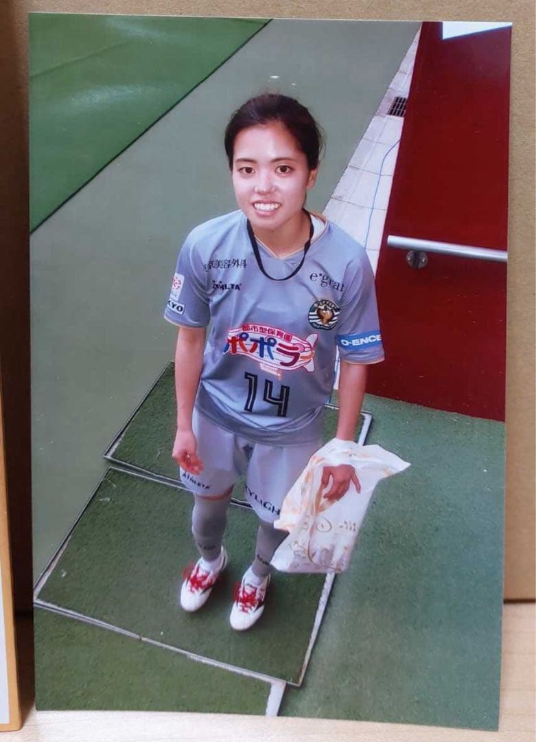 なでしこジャパン　長谷川唯　直筆サイン色紙　写真付き