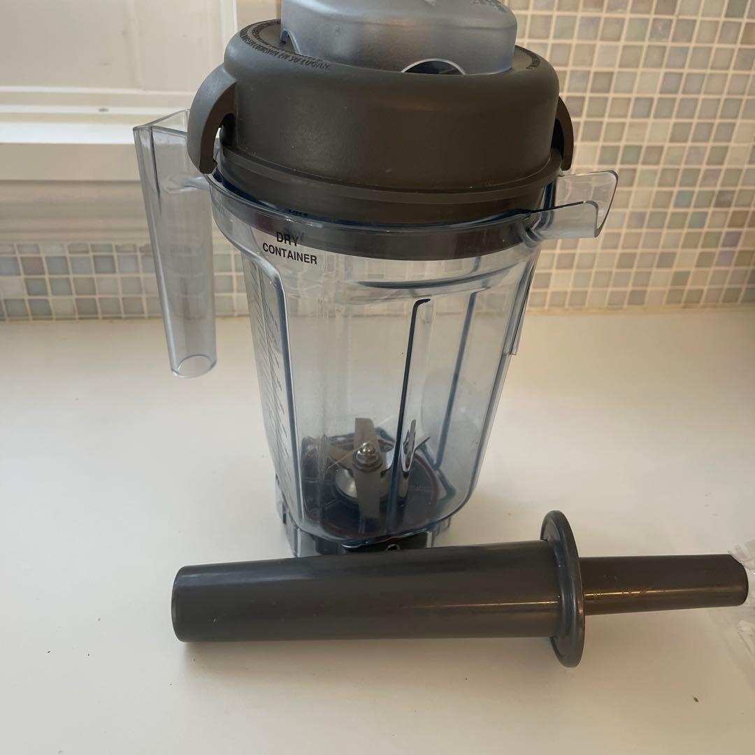 バイタミックス　ドライコンテナ0.９リットル　タンバー付き