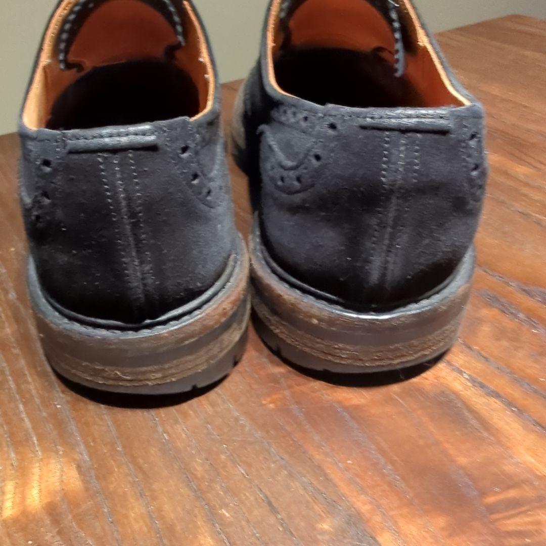 Tricker'pブラック スエード ウィングチップ ドレスシューズ