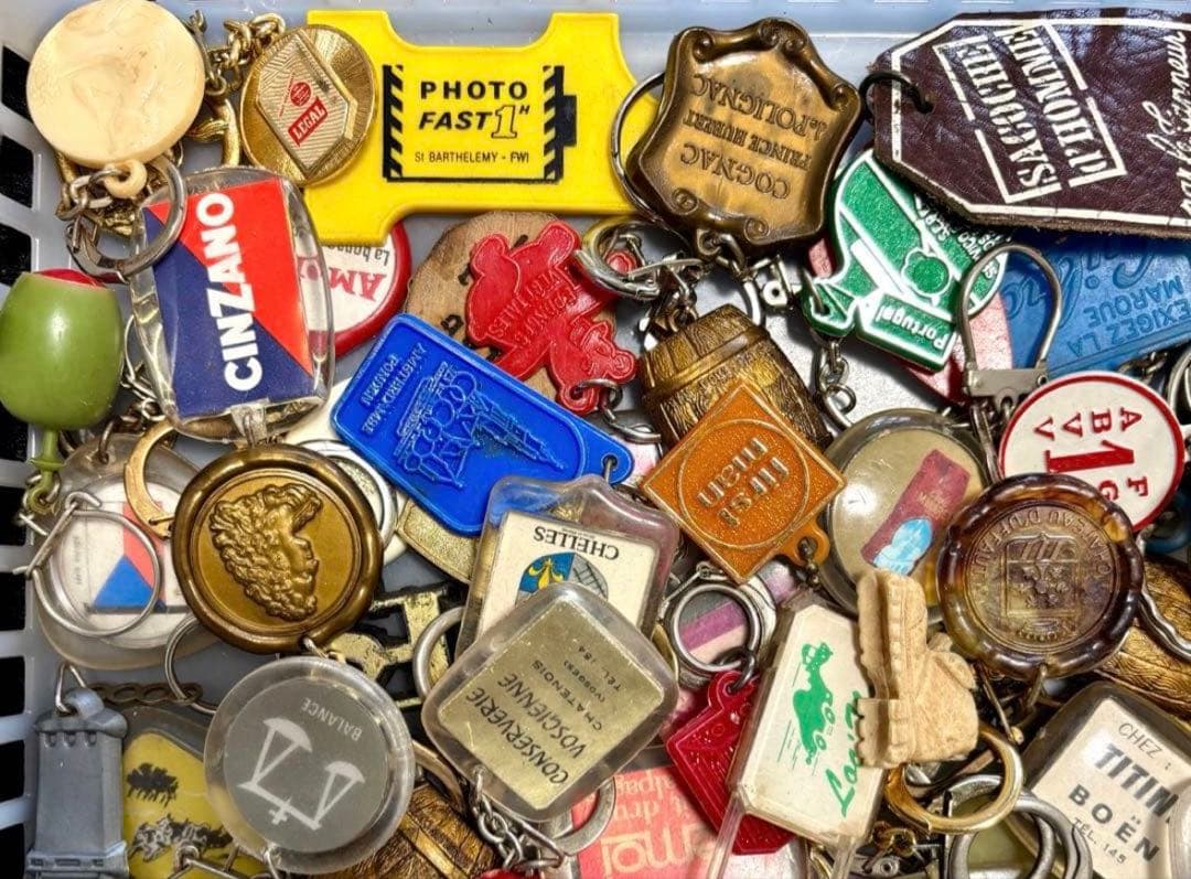 24【100個まとめて!】ヴィンテージ フランスフレンチ キーホルダー