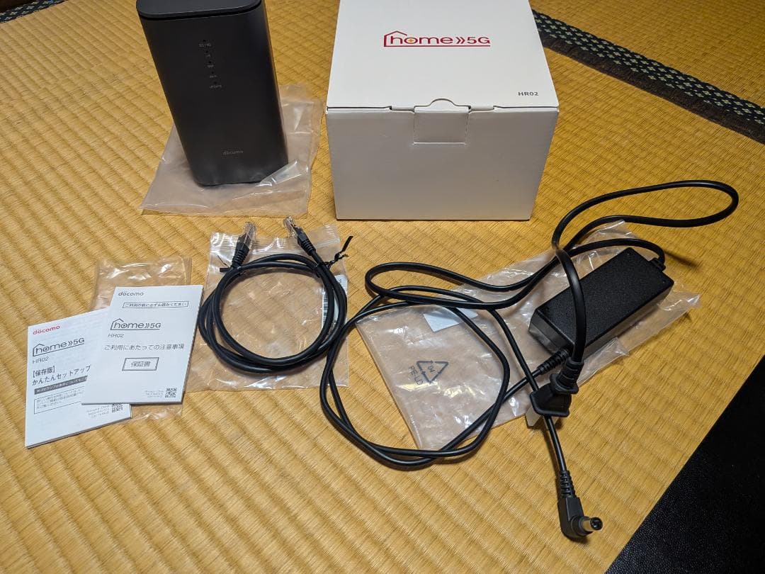 docomo  5G HR02 本体｜付属品付き•初期化済・即利用可