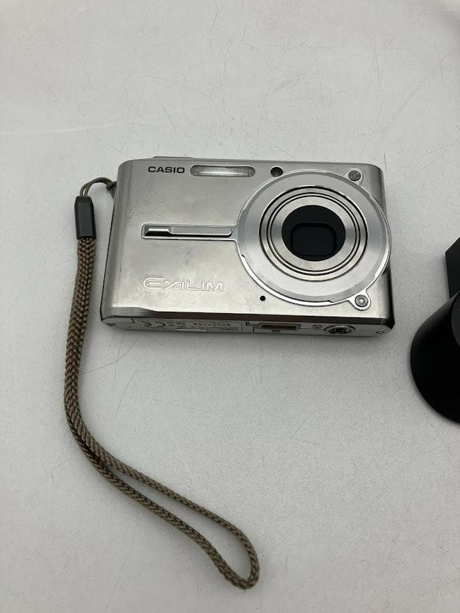 CASIO EXILIM デジタルカメラ EX-S600 本体と充電器