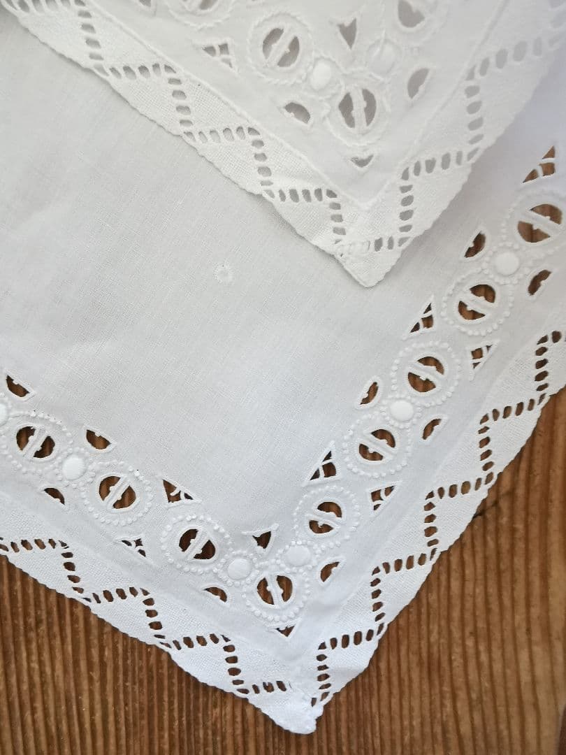 アンティーク オープンカットワーク＆フレンチノット刺繍 ボビンレース編みランナー