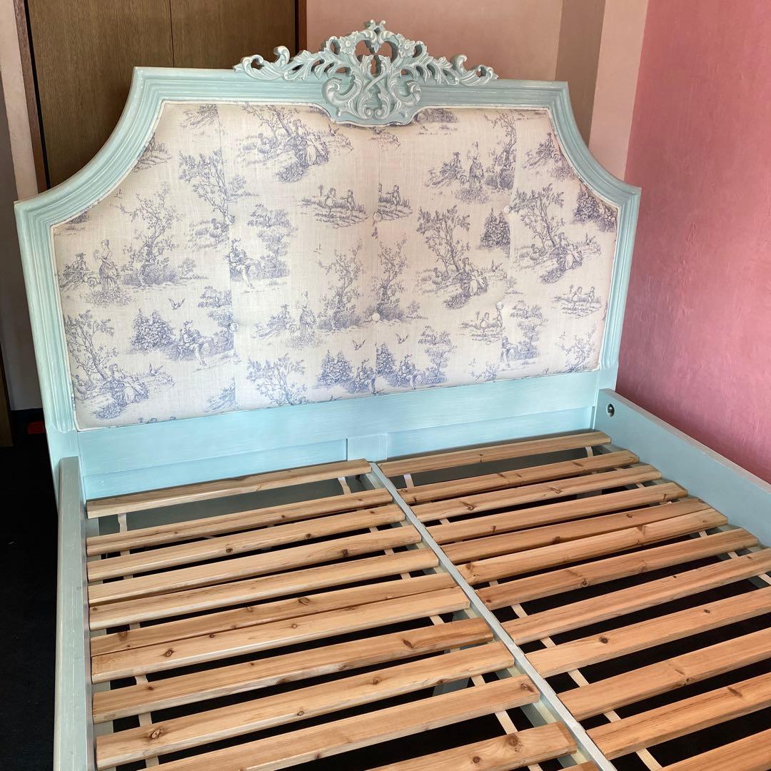 【引き取り限定】クイーンサイズベッドフレームのみ　シャビーシック