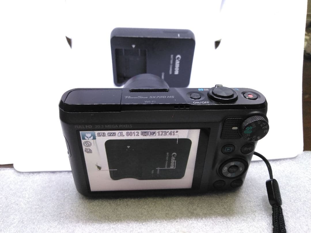 キャノン SX720HS 初期化済み　SDカード32GB付き 少し難点あり