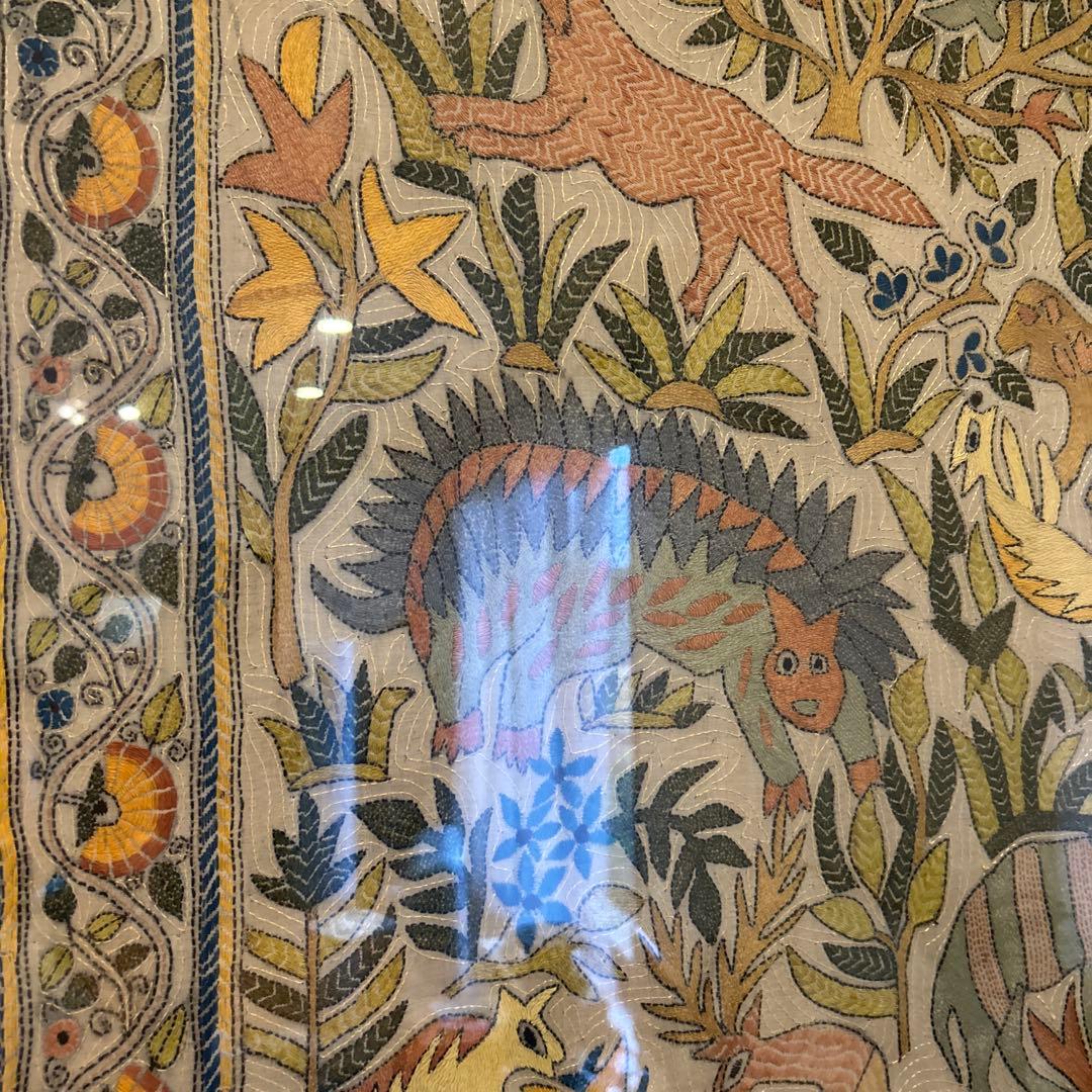 5月末まで 大きな額装 インドの伝統的なハンドメイド総刺繍アート 花と動物