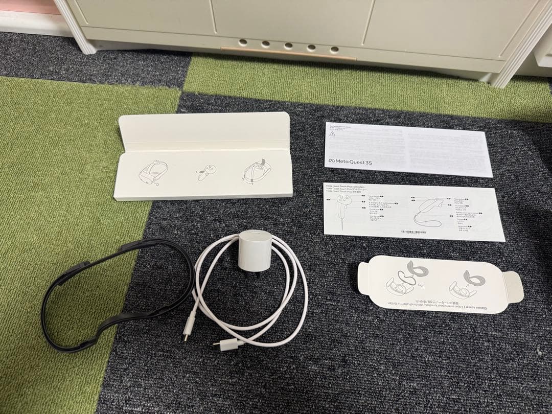  Quest 3S 128GB 本体とコントローラー