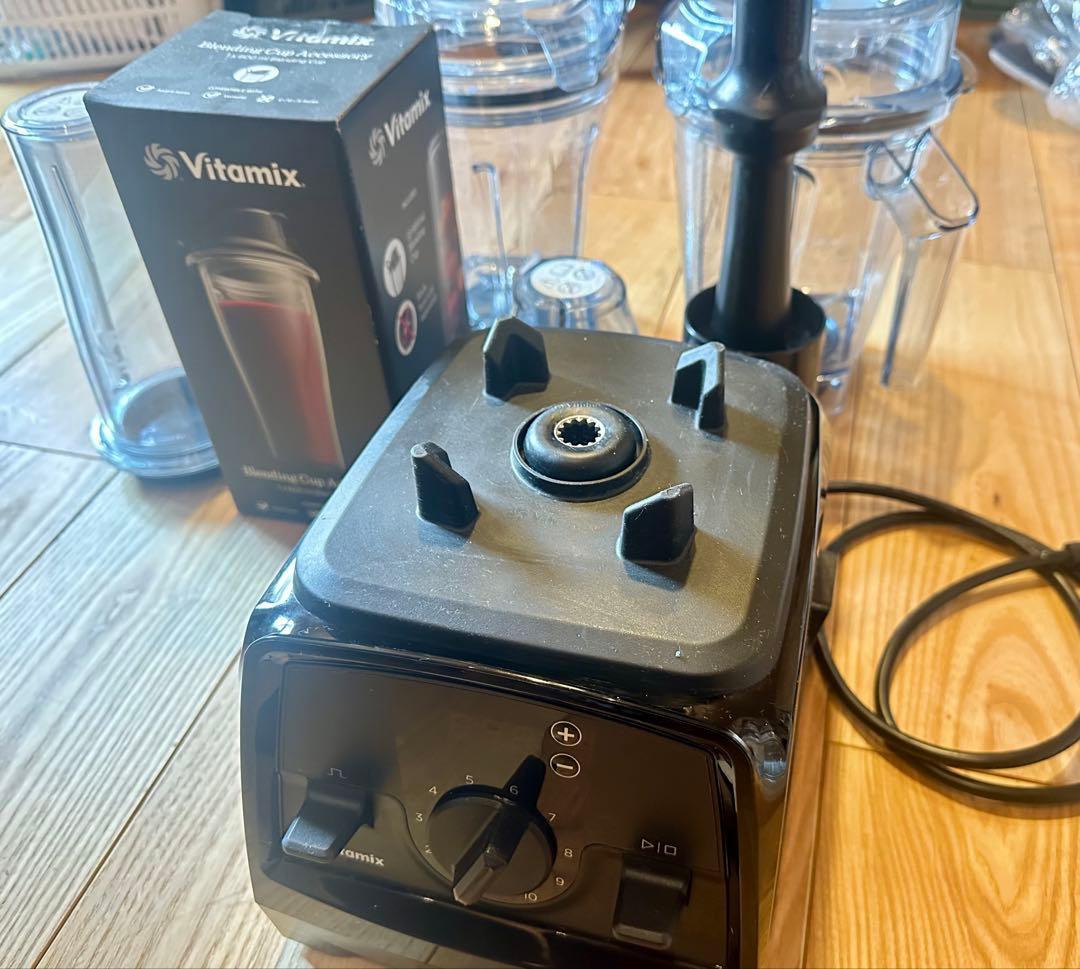 Vitamix v1200i 多機能ブレンダー 本体とカップ付属品多数