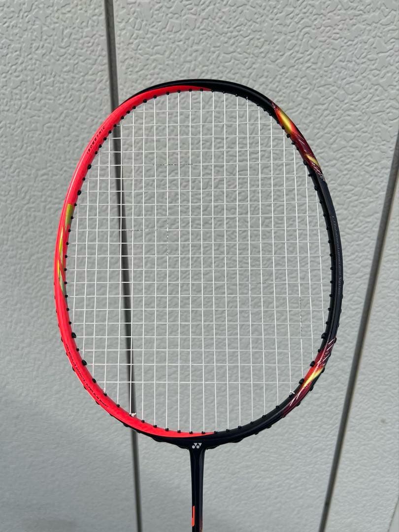 アストロクス77バドミントンラケットASTROX 77 4U5