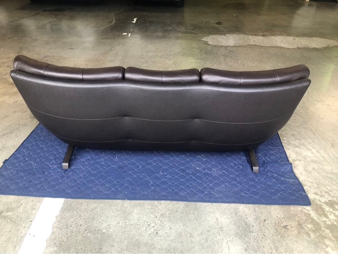 在庫処分‼️大幅値引き✨カリモク家具ZU46038989 3人掛ソファ本革オーダー