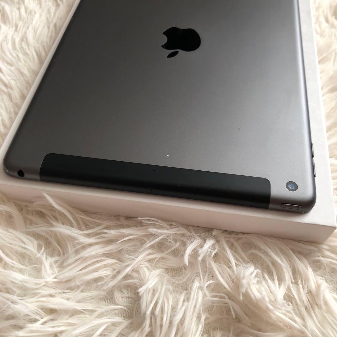 【完動品】iPad 第8世代 128GB SIMフリー【すぐ発送】