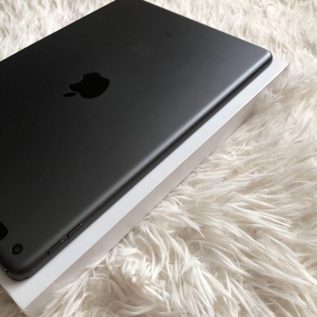 【完動品】iPad 第8世代 128GB SIMフリー【すぐ発送】