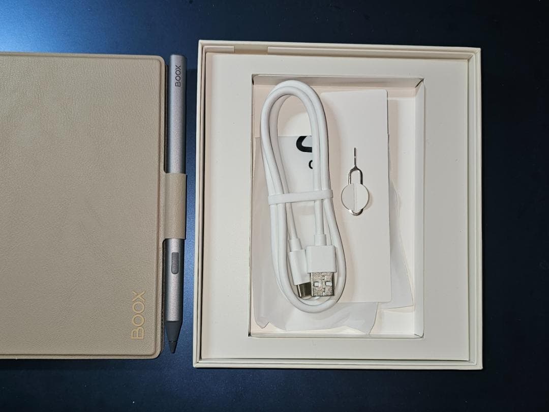 BOOX Go7 7インチ 白黒　電子書籍リーダー 本体と別売アクセサリー一式