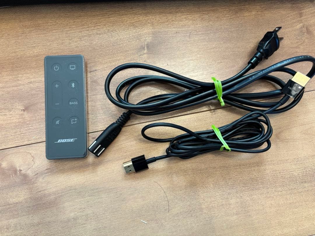 Bose テレビスピーカー　本体とリモコン付き