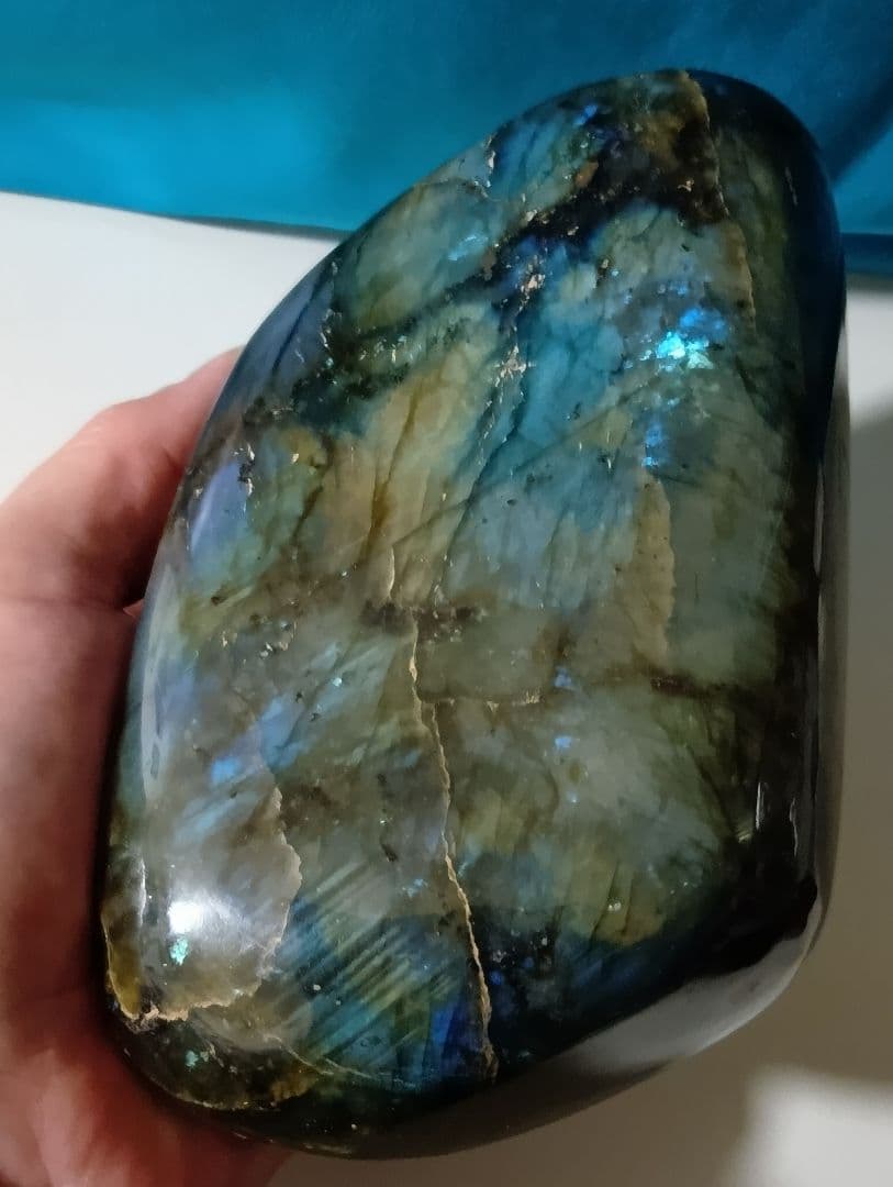 ラブラドライト　原石　台座付き