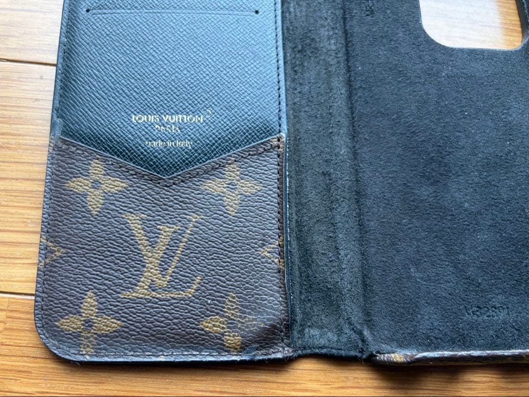 LOUIS VUITTON iPhone 15 PRO フォリオ ケース 手帳