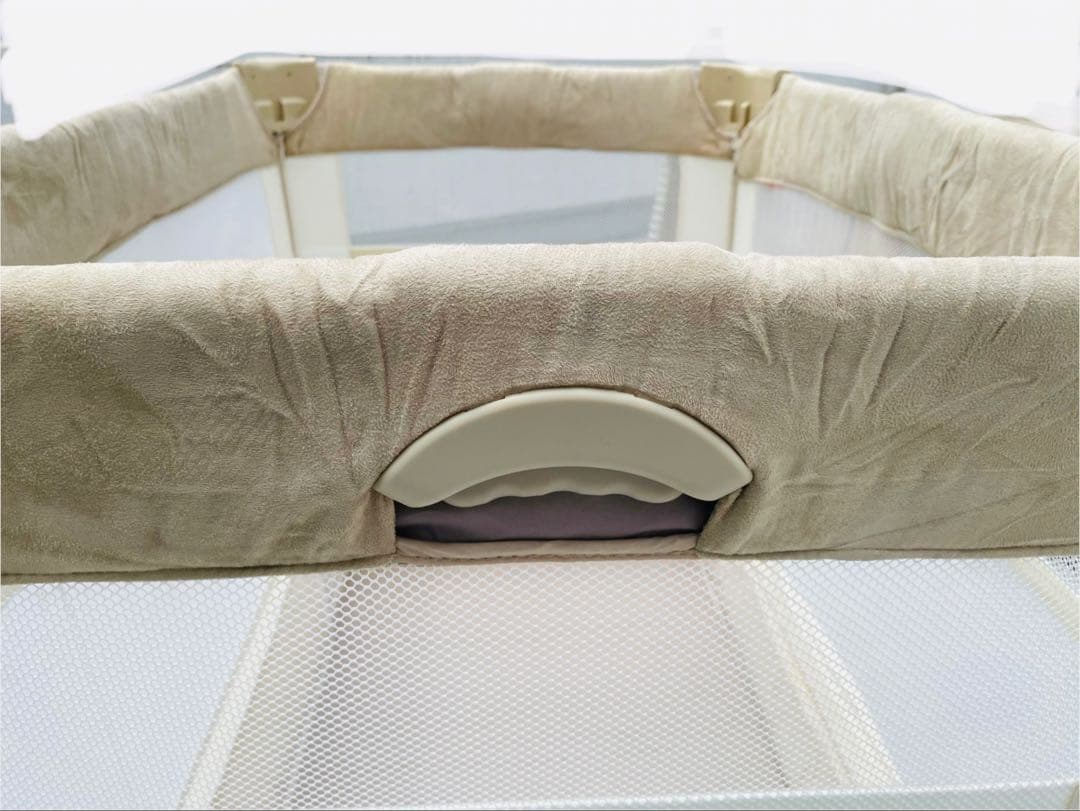 アップリカ ベビーベッド／ココネル エアープラス/シュークリーム