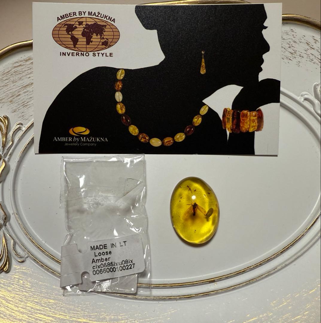 新品未使用 バルティックアンバー 虫入り琥珀 カボション ルース 1/2