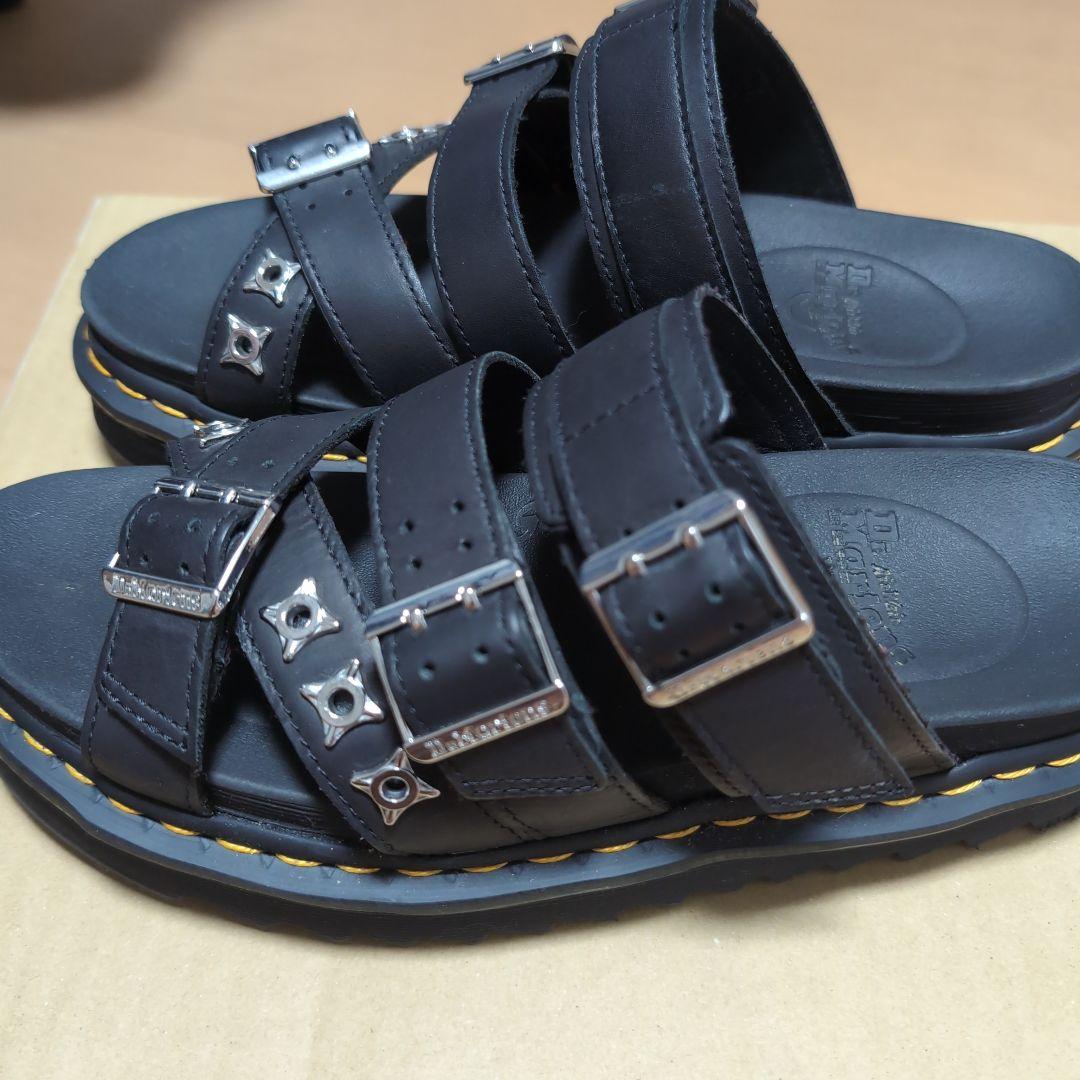 ドクターマーチン　レザーサンダル バックル付き