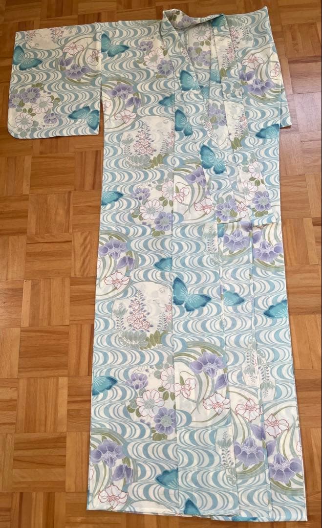 撫松庵　白色と水色 蝶と花柄 浴衣