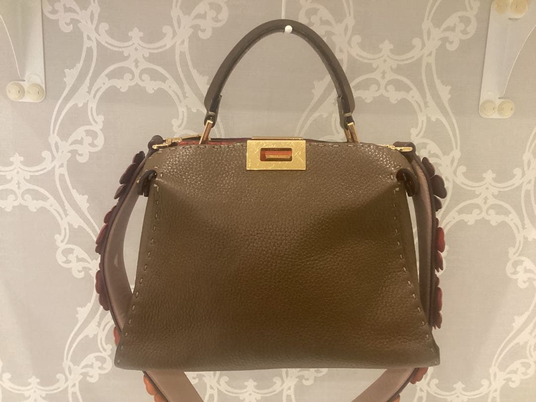 フェンディ　ピーカブー　エッセンシャリー　セレリア　ブラウン