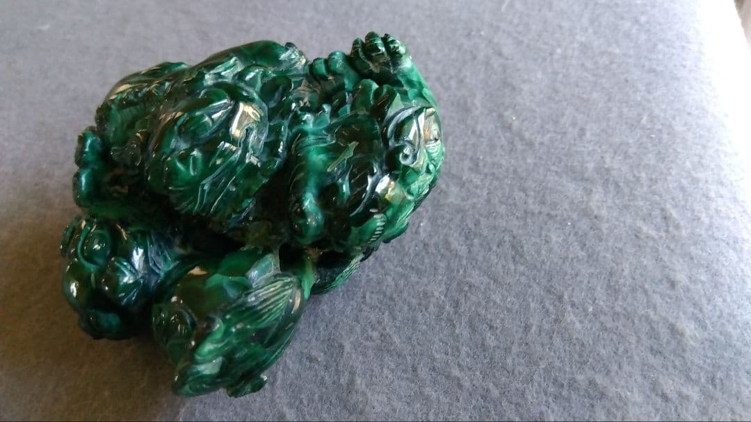 孔雀石（マラカイト）吉祥霊獣三対獅子置物 台座 極細工逸品置物