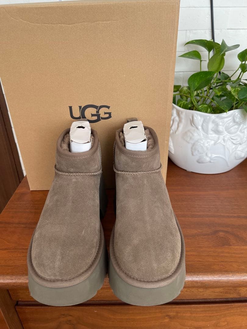 UGG アグ クラシック ウルトラ ミニ ニュー ハイツ ムートンブーツ 24
