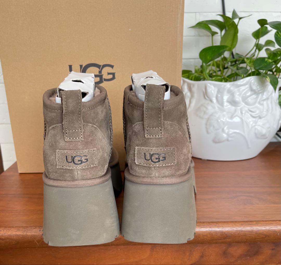 UGG アグ クラシック ウルトラ ミニ ニュー ハイツ ムートンブーツ 24