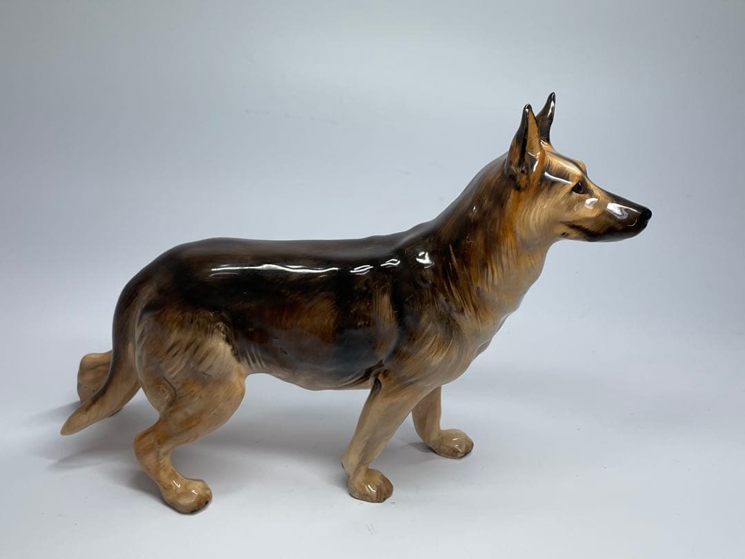 ロイヤルドルトン   シェパード 陶器　犬