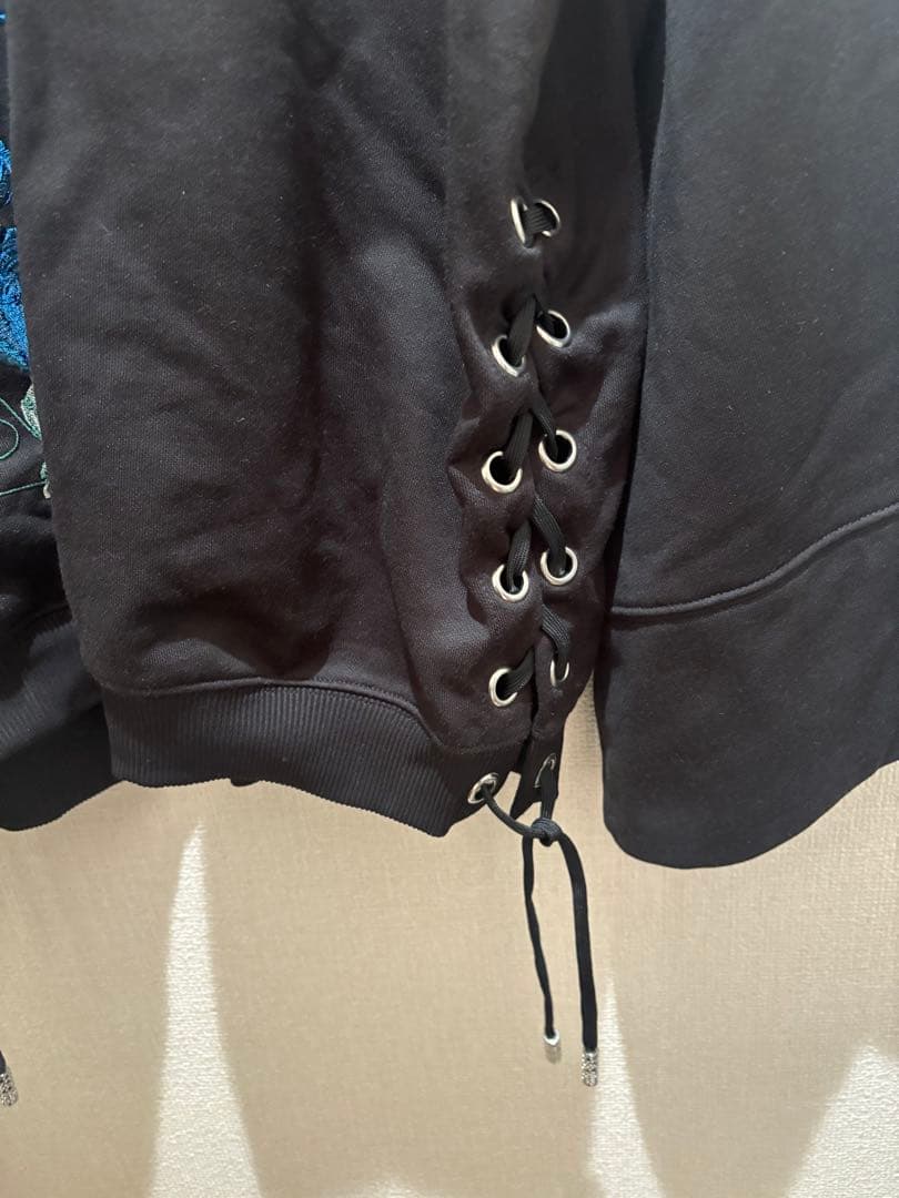 Ado×HARE サイドレースアップローズ刺繍スウェット 青薔薇　M