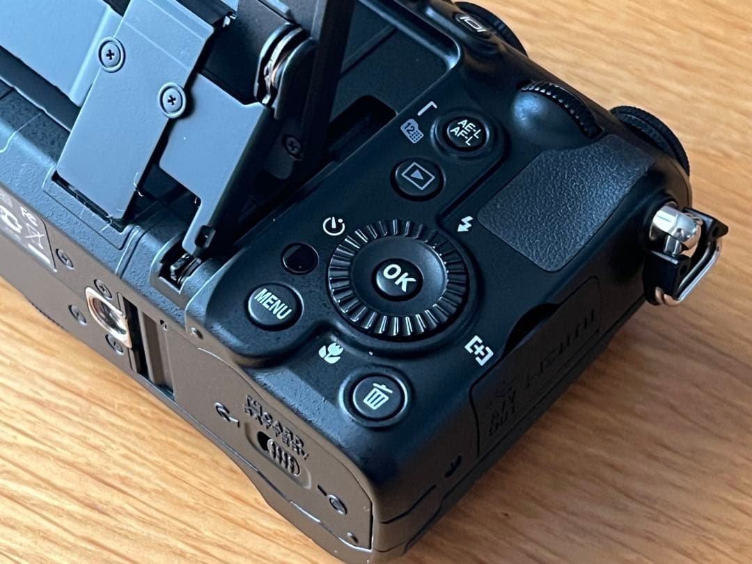 【Nikon COOLPIX P7100】コンパクトデジタルカメラ