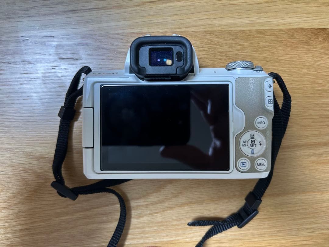 【美品】Canon デジタル一眼 EOS Kiss M2 ダブルズームキット