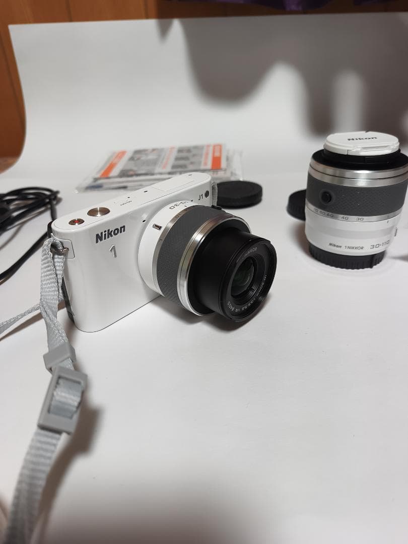 Nikon 1 J1 ミラーレスカメラ　ダブルレンズキット 美品 3脚付き