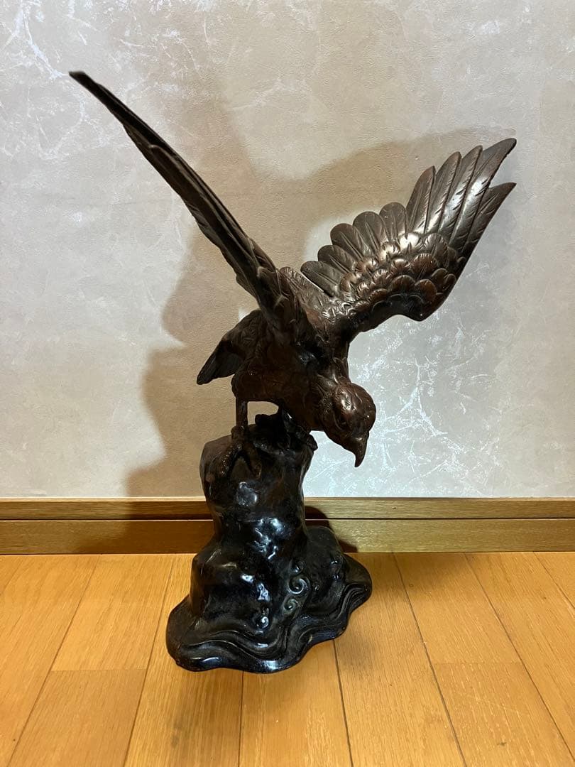 お値下げします。　骨董 鷹置物 鍍銀か洋銀 大正昭和頃 大型置物 飾り レトロ