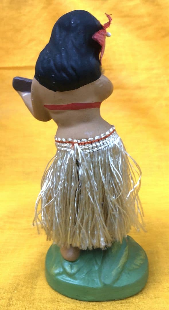 ハワイアンウクレレを持つ女性像　置物