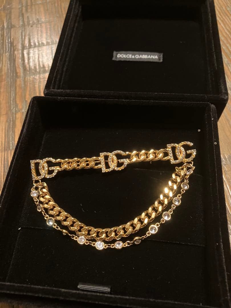 ドルチェアンドガッバーナ　ブローチ　ロゴ　ストーン　ゴールド